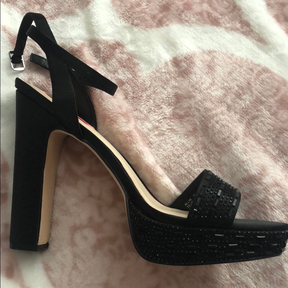 Betsey Johnson size 10 high heels black sequin